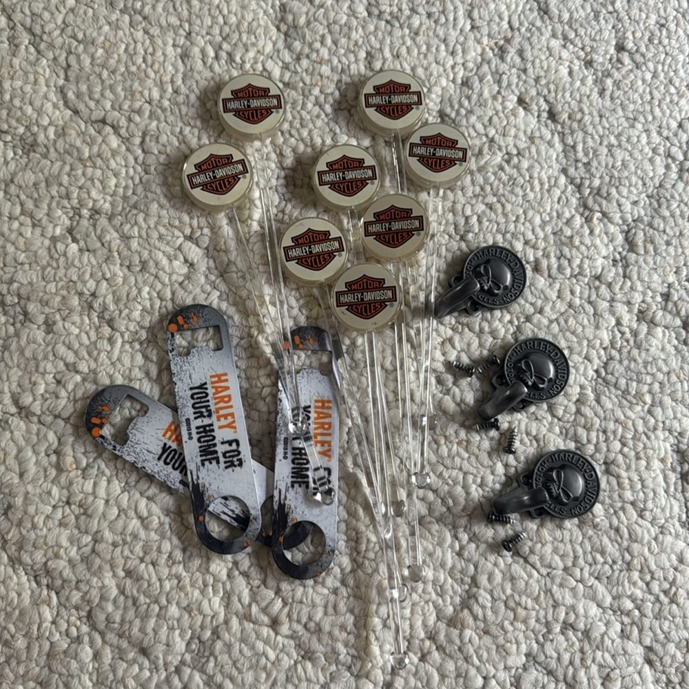Original Harley-Davidson 40 piece Collectible Set - Picture 2 of 5